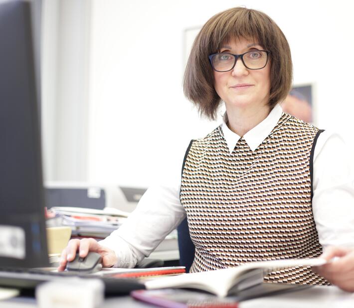 Frau Prof. Dr. Claudia Breuer