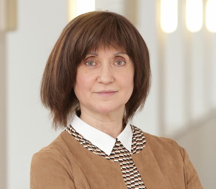 Frau Prof. Dr. Claudia Breuer