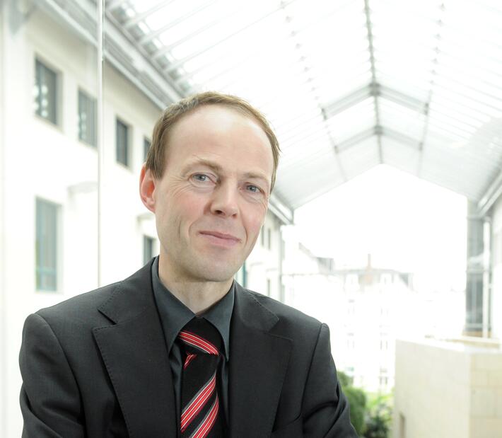 Herr Prof. Dr. Dirk Neuhaus