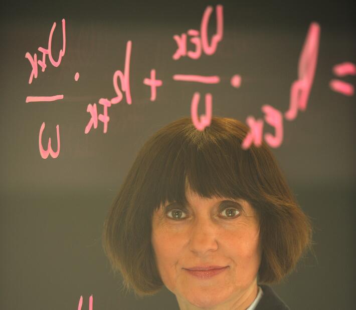 Prof. Dr. Claudia Breuer