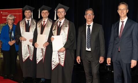 HFM_Graduierung_Oktober 2024_Zeugnisübergabe_BolandMayat_Reinemann_Heitzer