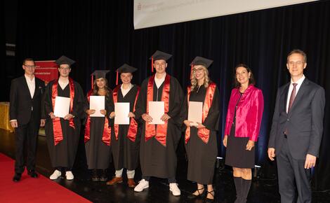 HFM_Graduierung_Oktober 2024_Zeugnisübergabe_Schneider_Robers_Heitzer