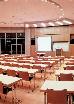 Die Aula der Hochschule für Finanzwirtschaft & Management