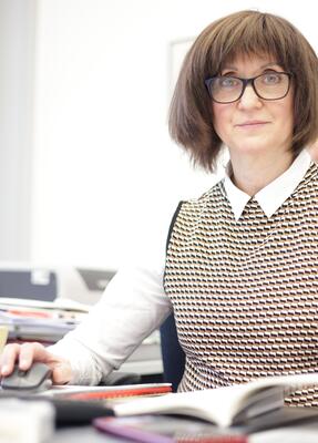 Frau Prof. Dr. Claudia Breuer