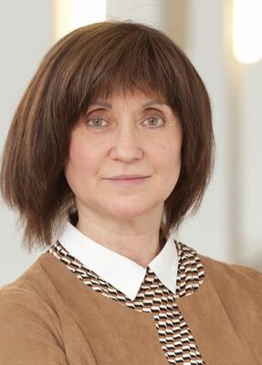 Frau Prof. Dr. Claudia Breuer