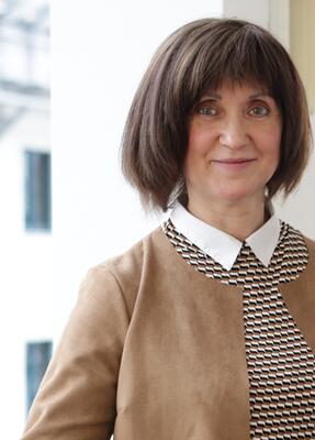 Frau Prof. Dr. Claudia Breuer