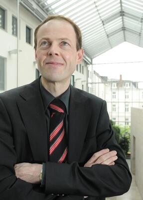 Herr Prof. Dr. Dirk Neuhaus