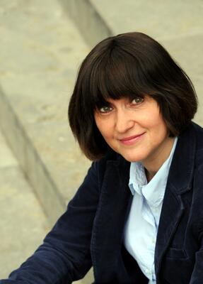 Frau Prof. Dr. Claudia Breuer