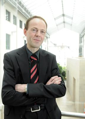 Herr Prof. Dr. Dirk Neuhaus
