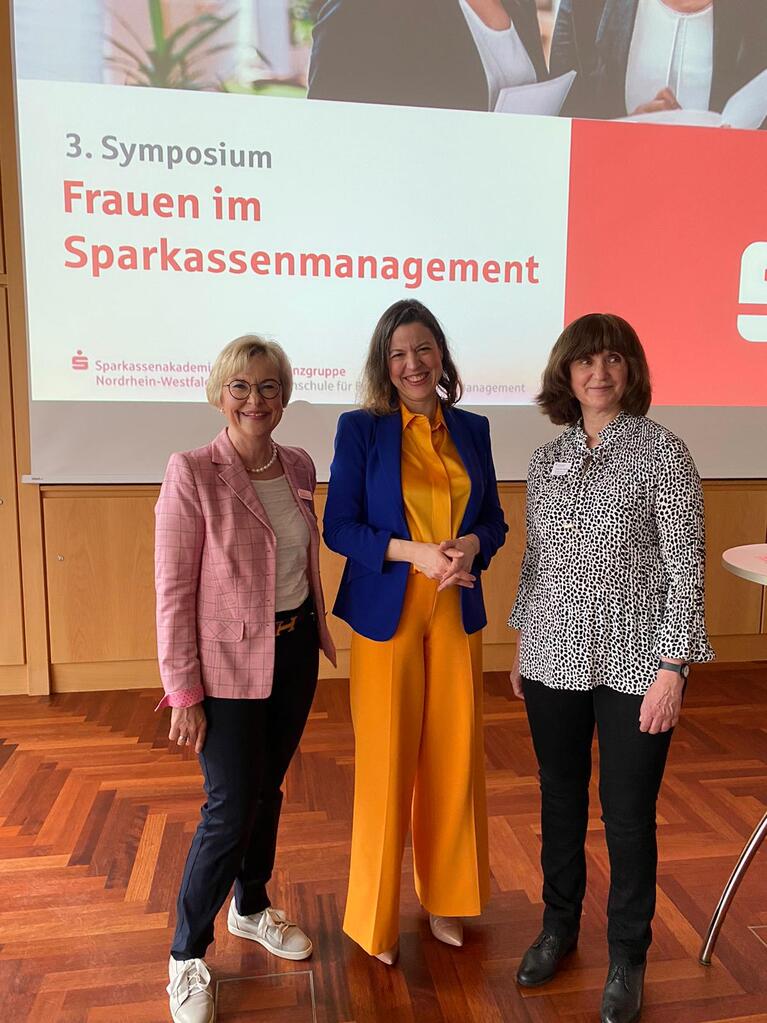 Barbara Doerr-Lappe, Karolin Schriever und Prof. Dr. Claudia Breuer