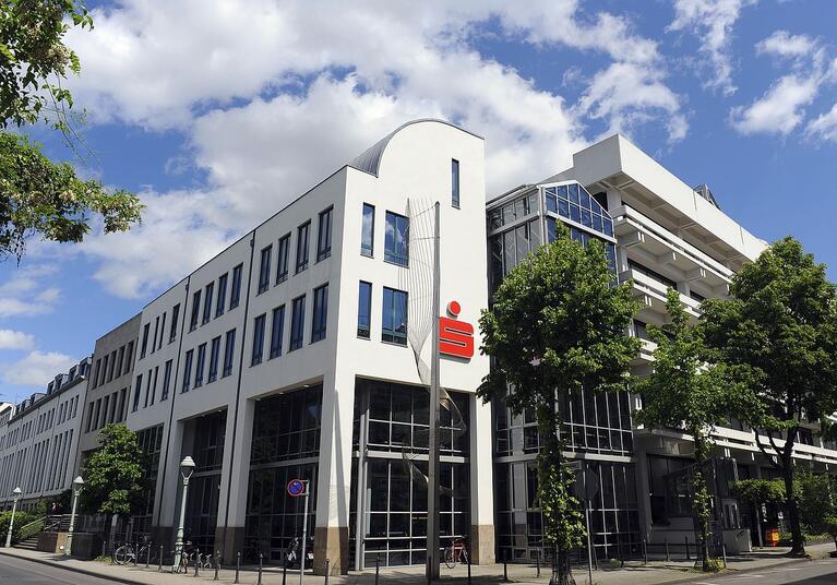 Das Gebäude der Hochschule für Finanzwirtschaft & Management in Bonn von außen